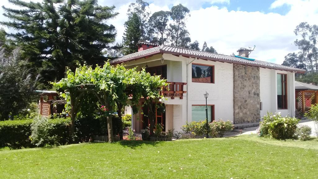 קיטו Hosteria Quinta Emilia מראה חיצוני תמונה
