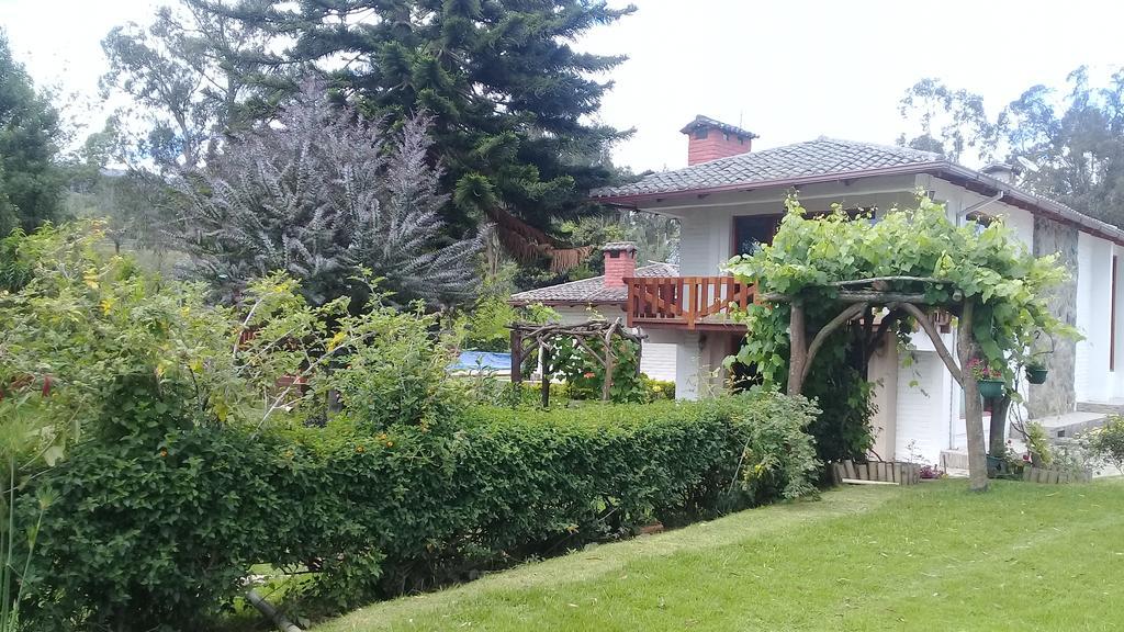 קיטו Hosteria Quinta Emilia מראה חיצוני תמונה
