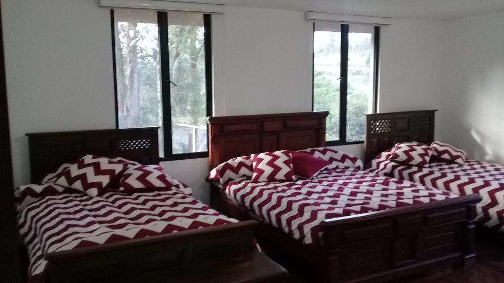 קיטו Hosteria Quinta Emilia מראה חיצוני תמונה